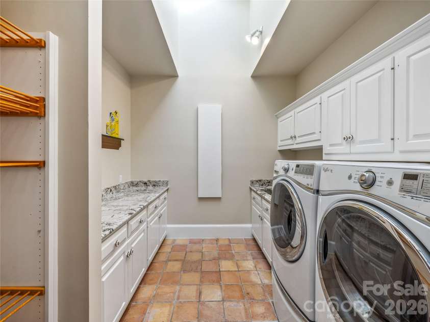 35 Peach Knob Drive, Asheville, NC 28804.  MLS# CAR4331127, YatesRealty ID 3365. Primary Level Laundry room