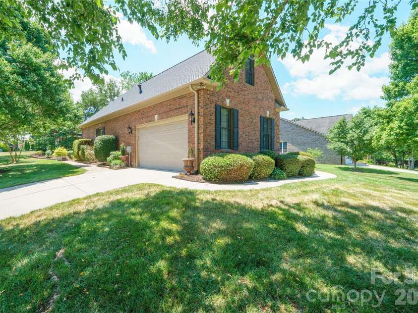 314 River Birch Circle, Mooresville, NC 28115.  MLS# CAR4395045, YatesRealty ID 33650. Side Loading Garage