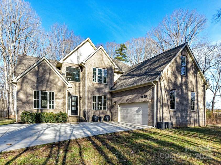 1409 BLOOMSBERRY Lane, Waxhaw, NC 28173.  MLS# CAR4331284, YatesRealty ID 33651. 