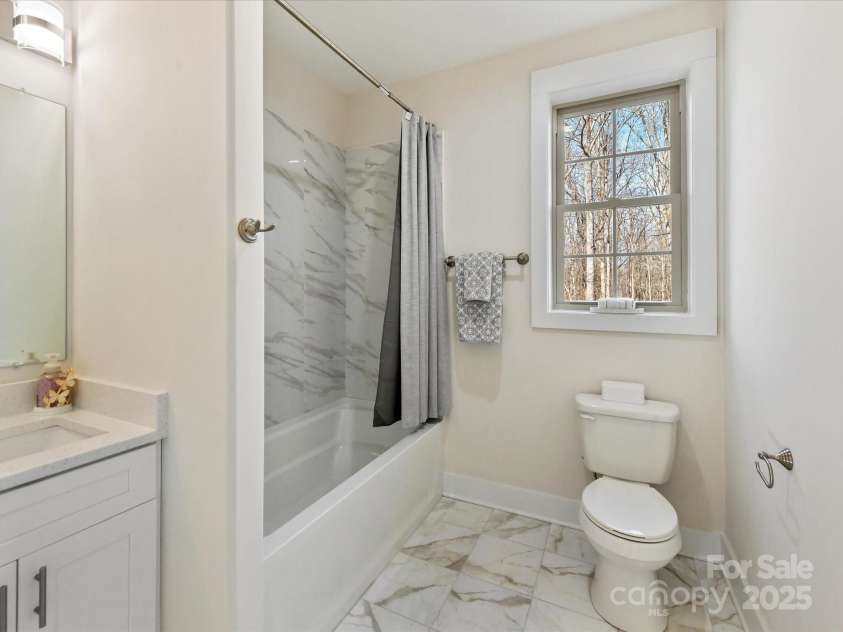 1409 BLOOMSBERRY Lane, Waxhaw, NC 28173.  MLS# CAR4331284, YatesRealty ID 33651. 