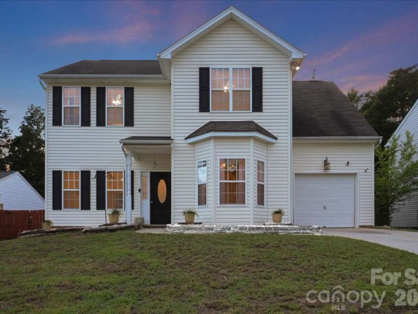 1519 Dillwin Road, Rock Hill, SC 29732.  MLS# CAR4282630, YatesRealty ID 33653. Beautiful exterior.