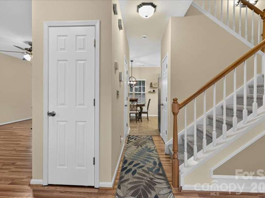 1519 Dillwin Road, Rock Hill, SC 29732.  MLS# CAR4282630, YatesRealty ID 33653. Welcoming foyer with elegant entryway.