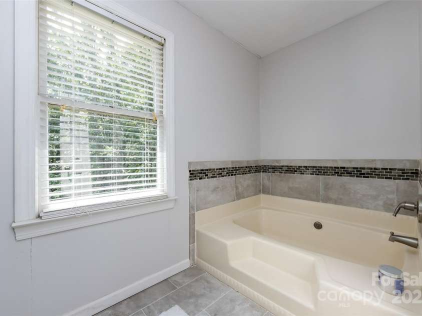 6511 Buggy Whip Lane, Waxhaw, NC 28173.  MLS# CAR4268833, YatesRealty ID 33654. 