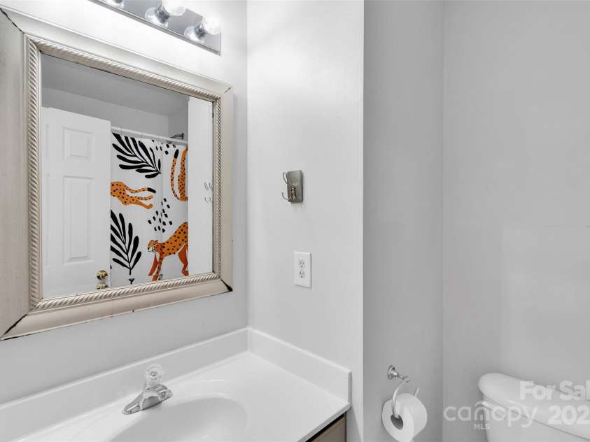 864 Tiger Lane, Charlotte, NC 28262.  MLS# CAR4278320, YatesRealty ID 33655. Full bath on 3rd level shared by 2 secondary bedrooms.