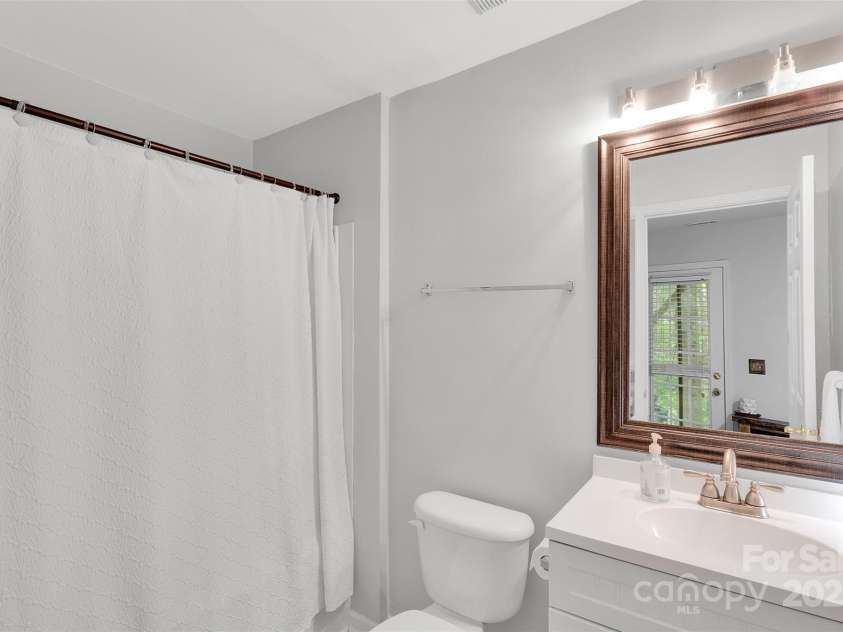 864 Tiger Lane, Charlotte, NC 28262.  MLS# CAR4278320, YatesRealty ID 33655. Full bath on main.