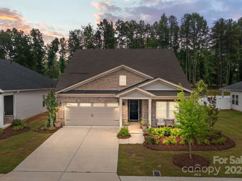 9021 Myrna Drive, Gastonia, NC 28056.  MLS# CAR4279877, YatesRealty ID 33656. 
