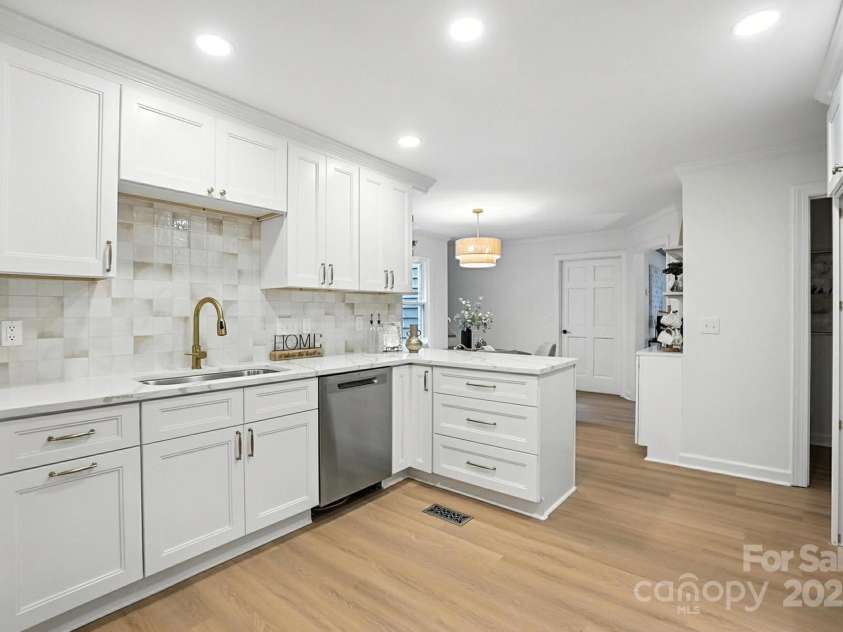 6542 Cross Field Lane, Charlotte, NC 28226.  MLS# CAR4277029, YatesRealty ID 33657. 