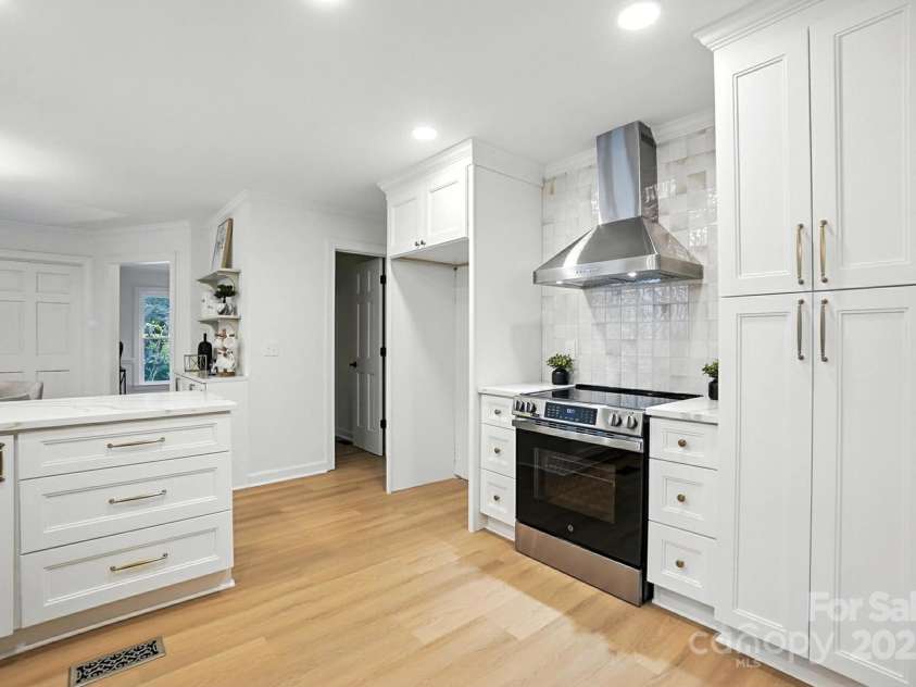 6542 Cross Field Lane, Charlotte, NC 28226.  MLS# CAR4277029, YatesRealty ID 33657. 