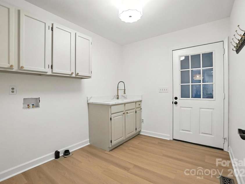 6542 Cross Field Lane, Charlotte, NC 28226.  MLS# CAR4277029, YatesRealty ID 33657. 