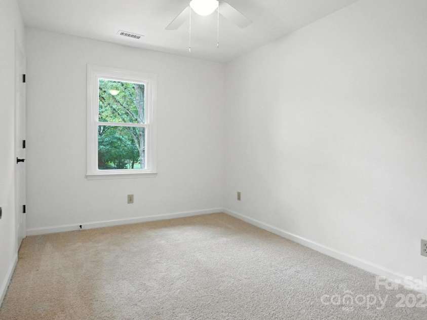 6542 Cross Field Lane, Charlotte, NC 28226.  MLS# CAR4277029, YatesRealty ID 33657. 