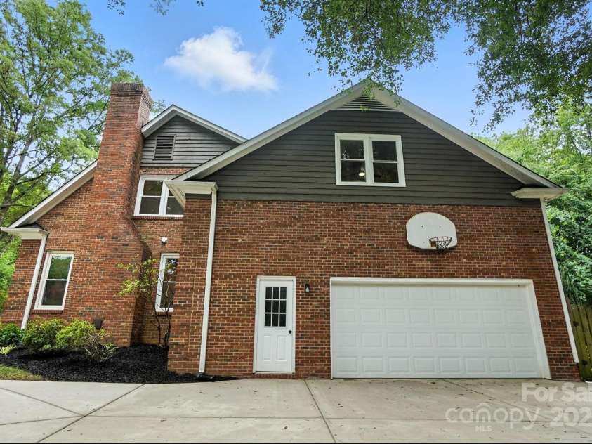 6542 Cross Field Lane, Charlotte, NC 28226.  MLS# CAR4277029, YatesRealty ID 33657. 