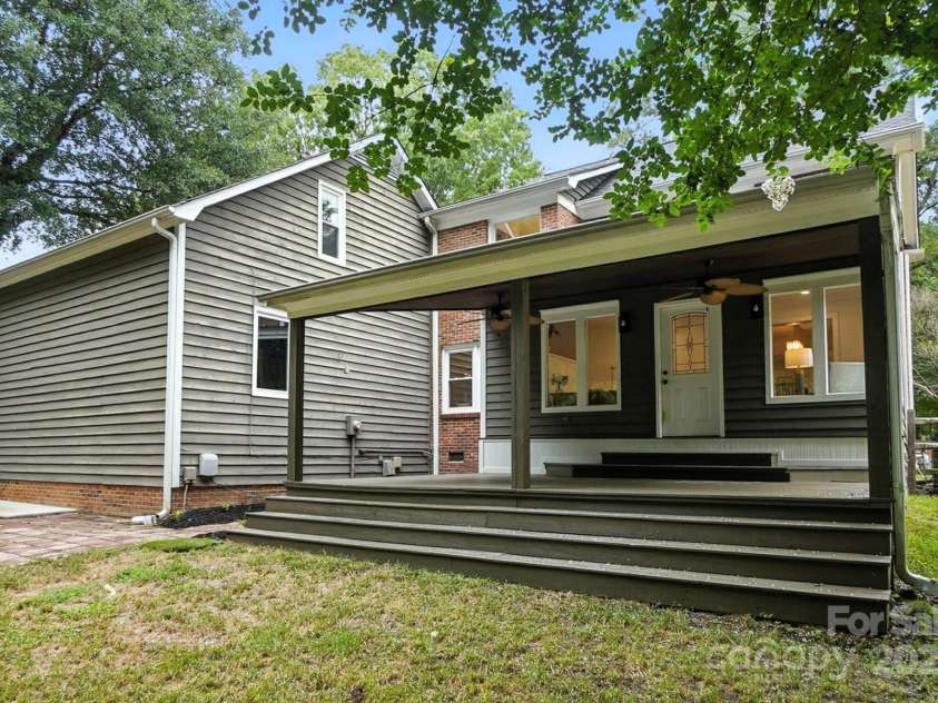 6542 Cross Field Lane, Charlotte, NC 28226.  MLS# CAR4277029, YatesRealty ID 33657. 