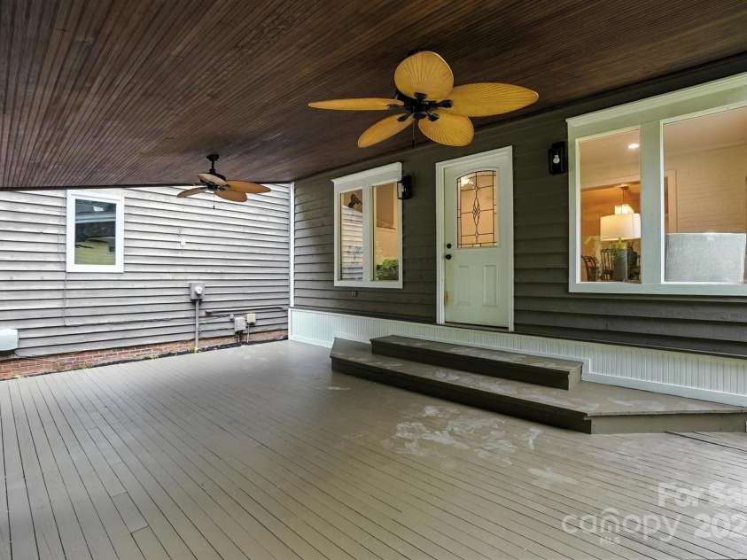 6542 Cross Field Lane, Charlotte, NC 28226.  MLS# CAR4277029, YatesRealty ID 33657. 
