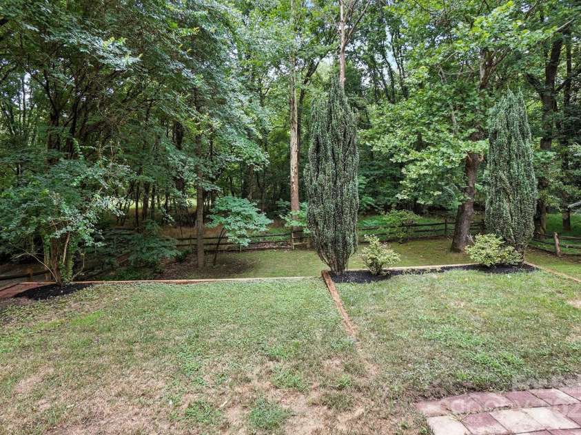 6542 Cross Field Lane, Charlotte, NC 28226.  MLS# CAR4277029, YatesRealty ID 33657. 