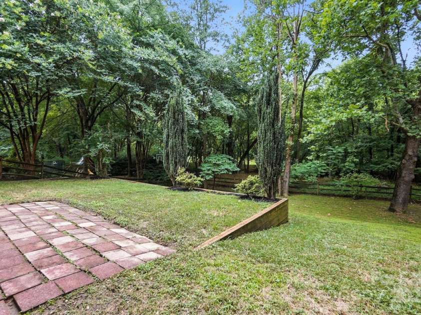 6542 Cross Field Lane, Charlotte, NC 28226.  MLS# CAR4277029, YatesRealty ID 33657. 