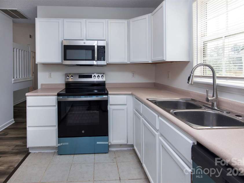 7546 Petrea Lane, Charlotte, NC 28227.  MLS# CAR4276963, YatesRealty ID 33658. 
