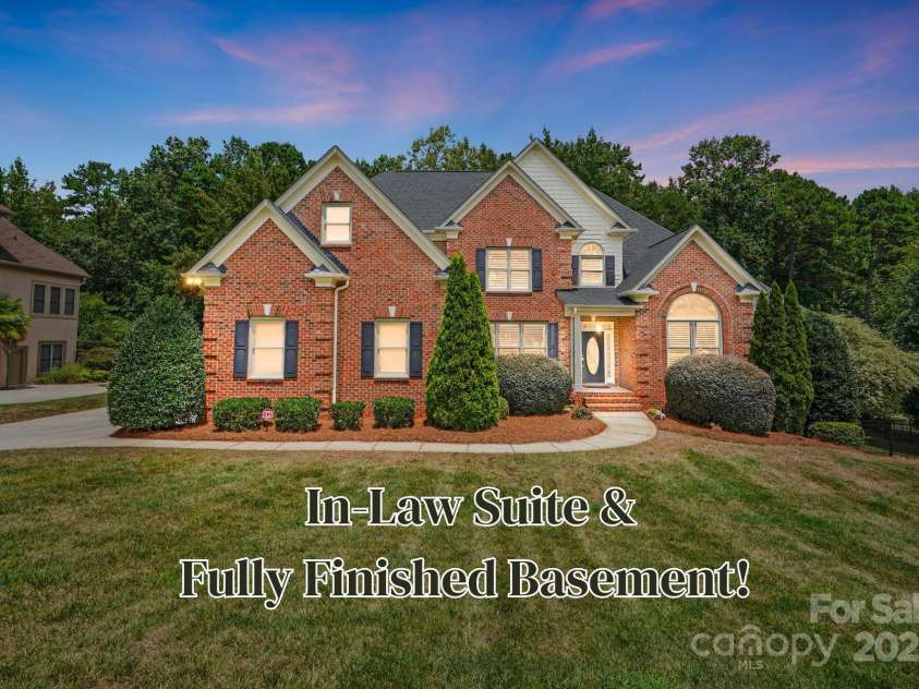 15035 Davis Trace Drive, Mint Hill, NC 28227.  MLS# CAR4282469, YatesRealty ID 33659. 