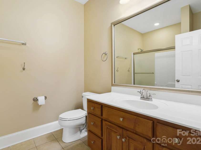 15035 Davis Trace Drive, Mint Hill, NC 28227.  MLS# CAR4282469, YatesRealty ID 33659. Ensuite Bath