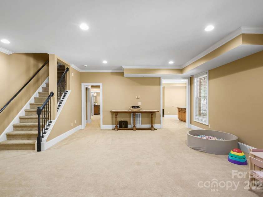 15035 Davis Trace Drive, Mint Hill, NC 28227.  MLS# CAR4282469, YatesRealty ID 33659. Finished Basement, 9 ft Ceilings, Full Kitchen