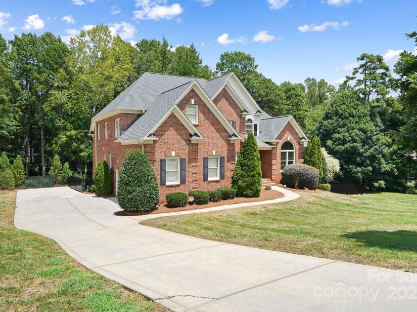 15035 Davis Trace Drive, Mint Hill, NC 28227.  MLS# CAR4282469, YatesRealty ID 33659. Front of Home