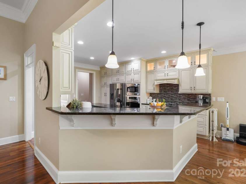 15035 Davis Trace Drive, Mint Hill, NC 28227.  MLS# CAR4282469, YatesRealty ID 33659. Kitchen