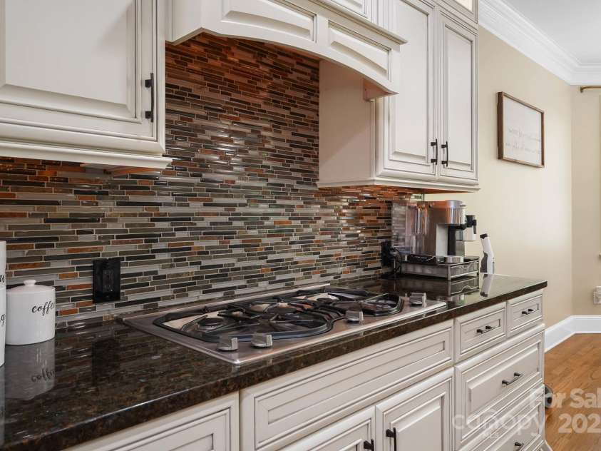 15035 Davis Trace Drive, Mint Hill, NC 28227.  MLS# CAR4282469, YatesRealty ID 33659. Kitchen