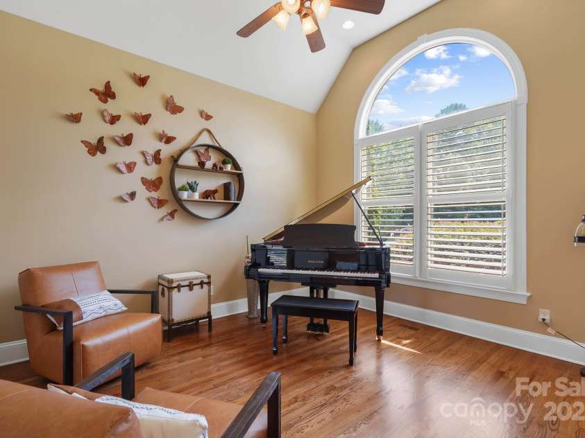 15035 Davis Trace Drive, Mint Hill, NC 28227.  MLS# CAR4282469, YatesRealty ID 33659. Living Room