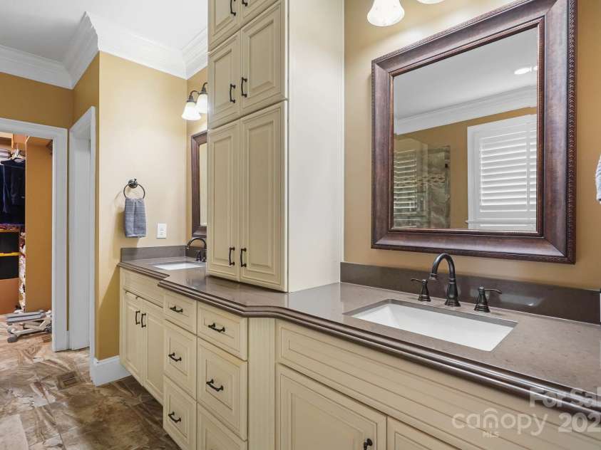 15035 Davis Trace Drive, Mint Hill, NC 28227.  MLS# CAR4282469, YatesRealty ID 33659. Primary/Master Ensuite Bath