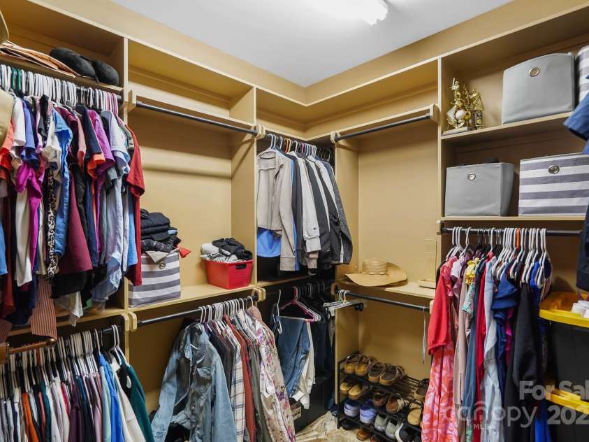 15035 Davis Trace Drive, Mint Hill, NC 28227.  MLS# CAR4282469, YatesRealty ID 33659. Walk - In Closet