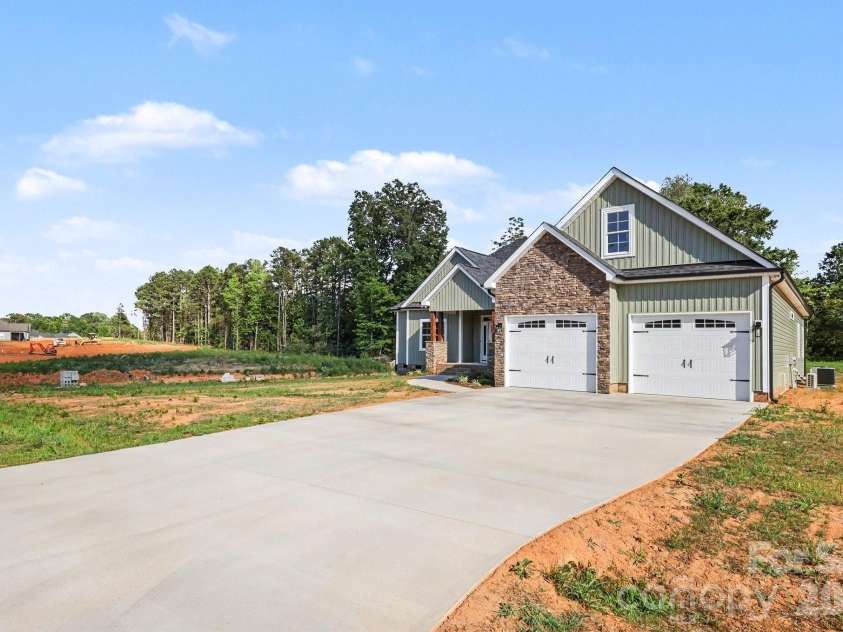 402 Dorothy Drive, China Grove, NC 28023.  MLS# CAR4393216, YatesRealty ID 33659. 