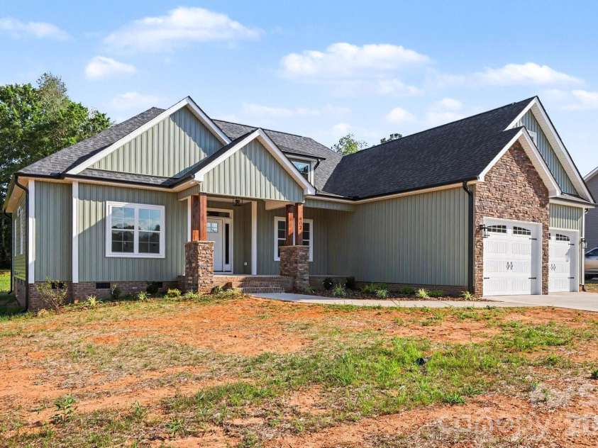 402 Dorothy Drive, China Grove, NC 28023.  MLS# CAR4393216, YatesRealty ID 33659. 
