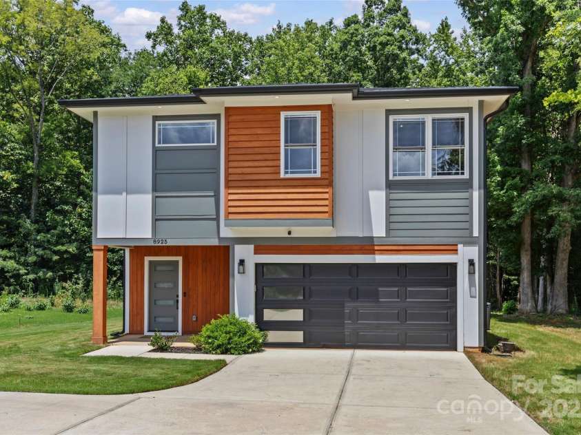 8925 Harrisburg Road, Charlotte, NC 28215.  MLS# CAR4287461, YatesRealty ID 33661. 