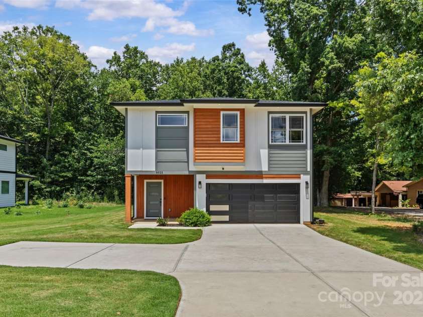 8925 Harrisburg Road, Charlotte, NC 28215.  MLS# CAR4287461, YatesRealty ID 33661. 