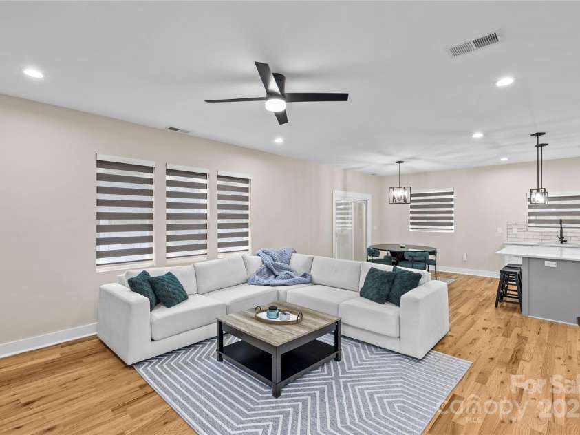 8925 Harrisburg Road, Charlotte, NC 28215.  MLS# CAR4287461, YatesRealty ID 33661. 