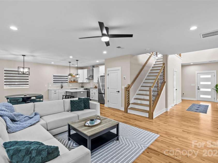 8925 Harrisburg Road, Charlotte, NC 28215.  MLS# CAR4287461, YatesRealty ID 33661. 
