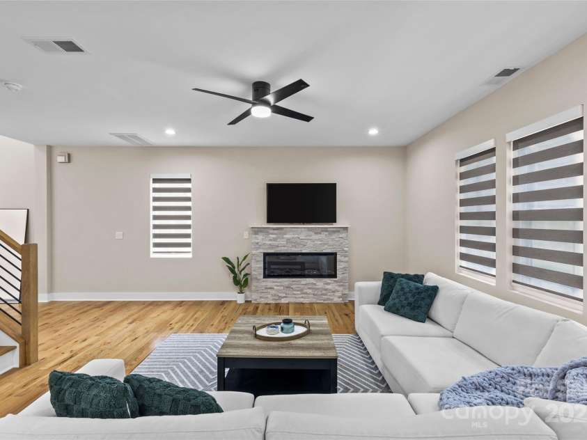 8925 Harrisburg Road, Charlotte, NC 28215.  MLS# CAR4287461, YatesRealty ID 33661. 