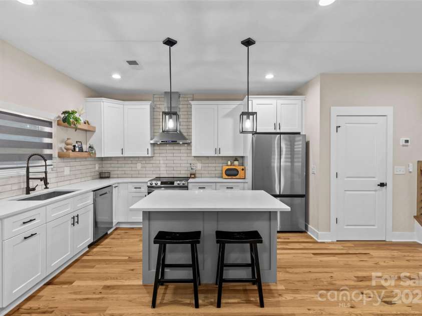 8925 Harrisburg Road, Charlotte, NC 28215.  MLS# CAR4287461, YatesRealty ID 33661. 