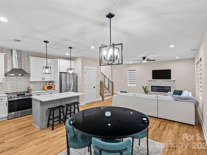 8925 Harrisburg Road, Charlotte, NC 28215.  MLS# CAR4287461, YatesRealty ID 33661. 