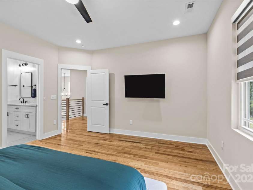 8925 Harrisburg Road, Charlotte, NC 28215.  MLS# CAR4287461, YatesRealty ID 33661. 