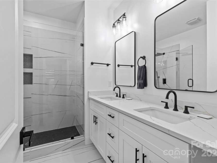 8925 Harrisburg Road, Charlotte, NC 28215.  MLS# CAR4287461, YatesRealty ID 33661. 