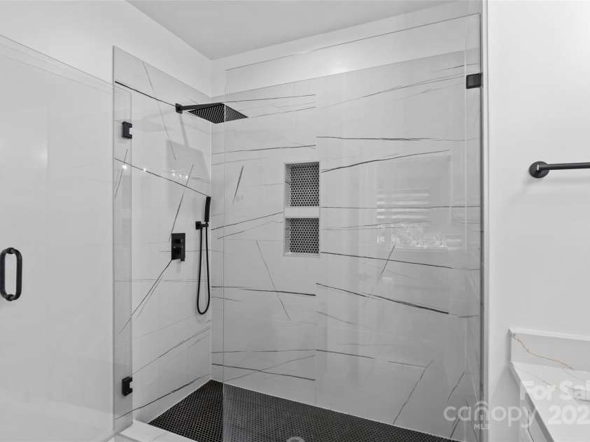 8925 Harrisburg Road, Charlotte, NC 28215.  MLS# CAR4287461, YatesRealty ID 33661. 