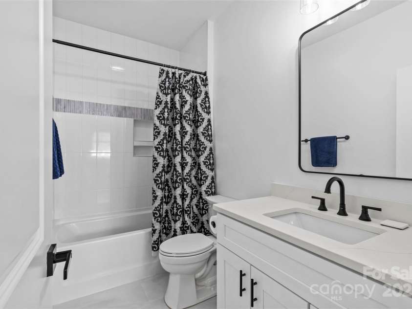 8925 Harrisburg Road, Charlotte, NC 28215.  MLS# CAR4287461, YatesRealty ID 33661. 