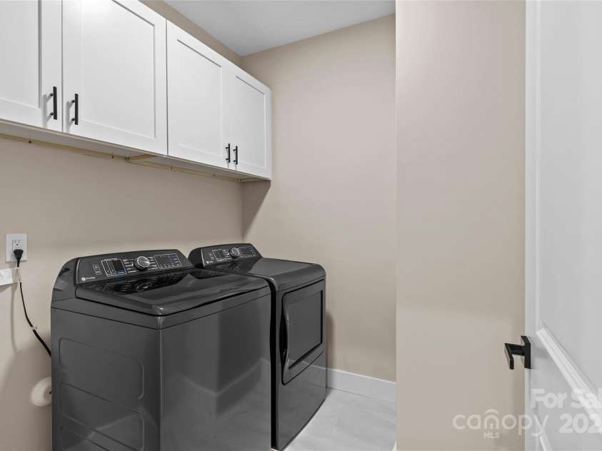 8925 Harrisburg Road, Charlotte, NC 28215.  MLS# CAR4287461, YatesRealty ID 33661. 