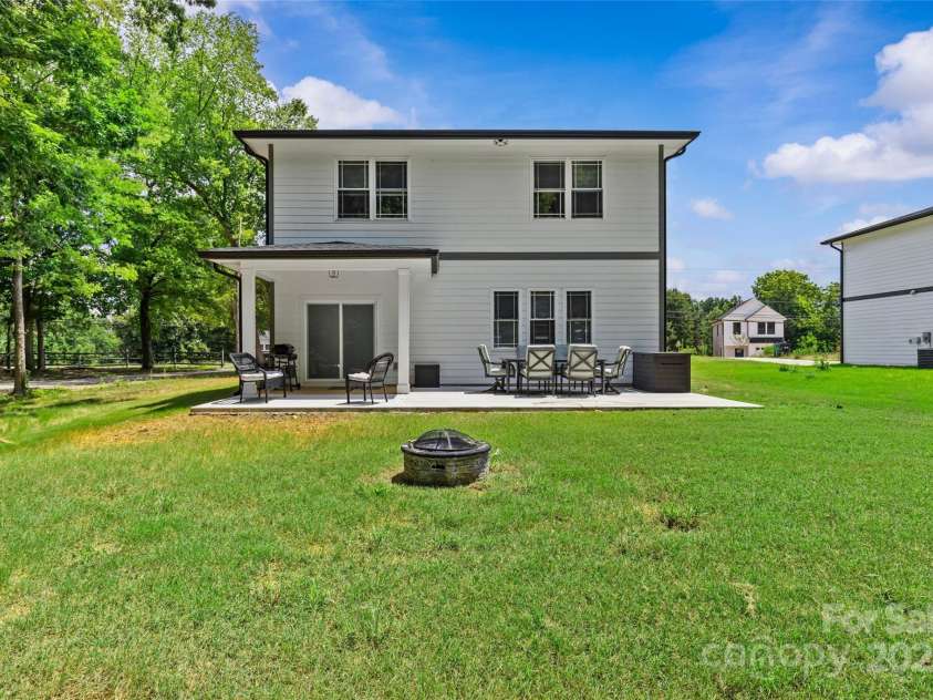 8925 Harrisburg Road, Charlotte, NC 28215.  MLS# CAR4287461, YatesRealty ID 33661. 