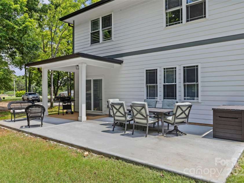 8925 Harrisburg Road, Charlotte, NC 28215.  MLS# CAR4287461, YatesRealty ID 33661. 