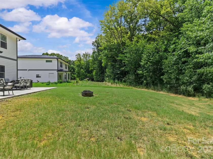 8925 Harrisburg Road, Charlotte, NC 28215.  MLS# CAR4287461, YatesRealty ID 33661. 