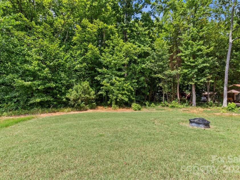 8925 Harrisburg Road, Charlotte, NC 28215.  MLS# CAR4287461, YatesRealty ID 33661. 
