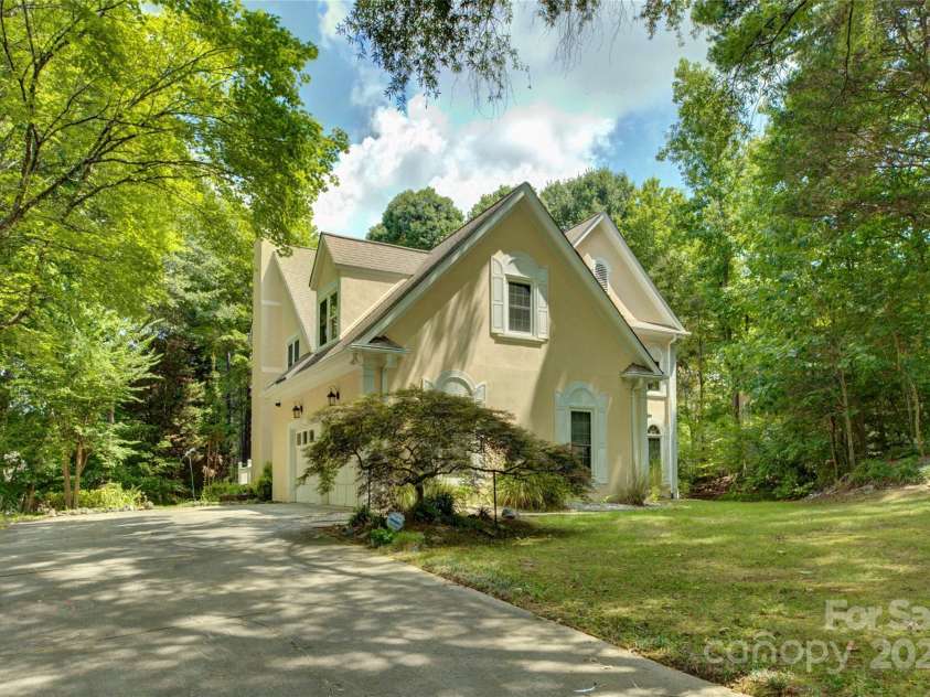 15608 Woodland Ridge Lane, Charlotte, NC 28278.  MLS# CAR4283839, YatesRealty ID 33663. 