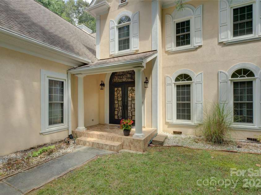 15608 Woodland Ridge Lane, Charlotte, NC 28278.  MLS# CAR4283839, YatesRealty ID 33663. 
