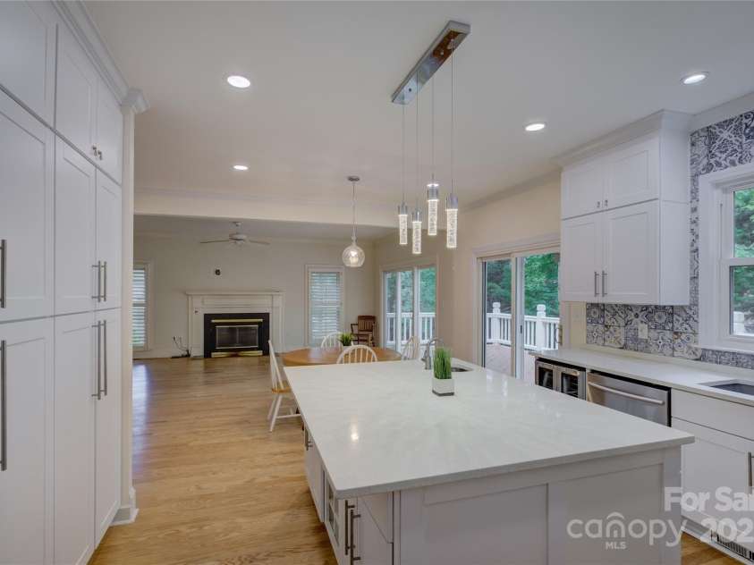 15608 Woodland Ridge Lane, Charlotte, NC 28278.  MLS# CAR4283839, YatesRealty ID 33663. 